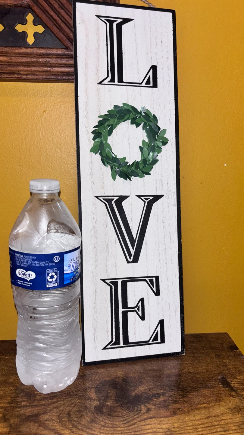 🏈 LOVE Wall Hanging Decor