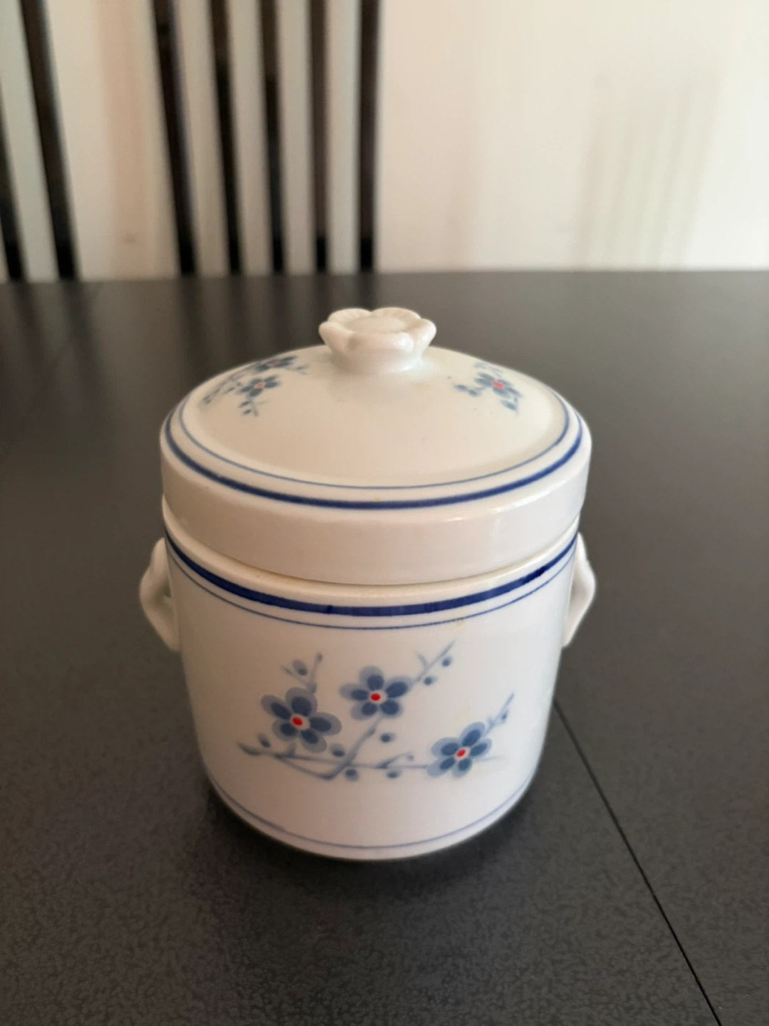 Vintage Porcelain Covered jar 🏈