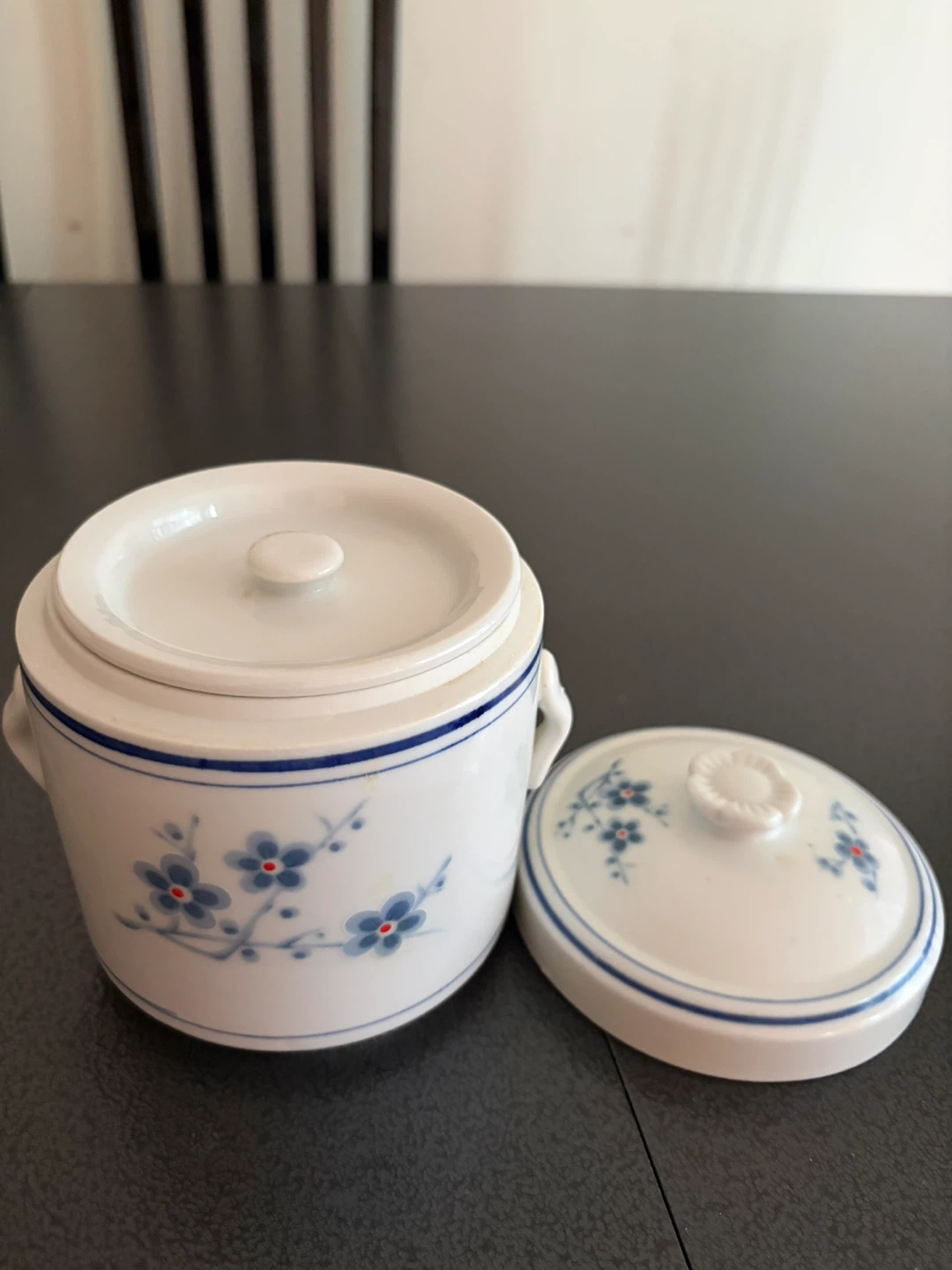 Vintage Porcelain Covered jar 🏈 - photo 2