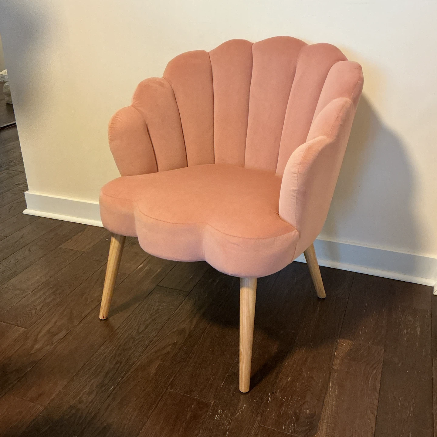 Pink shell smooth chair