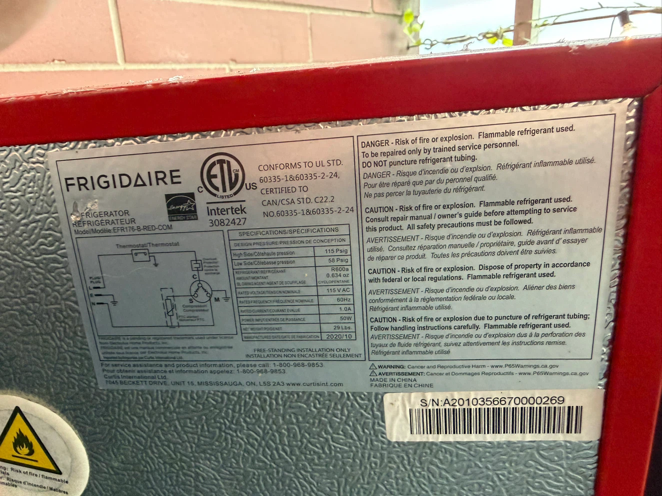 Frigidaire Retro Mini Refrigerator Red - photo 3
