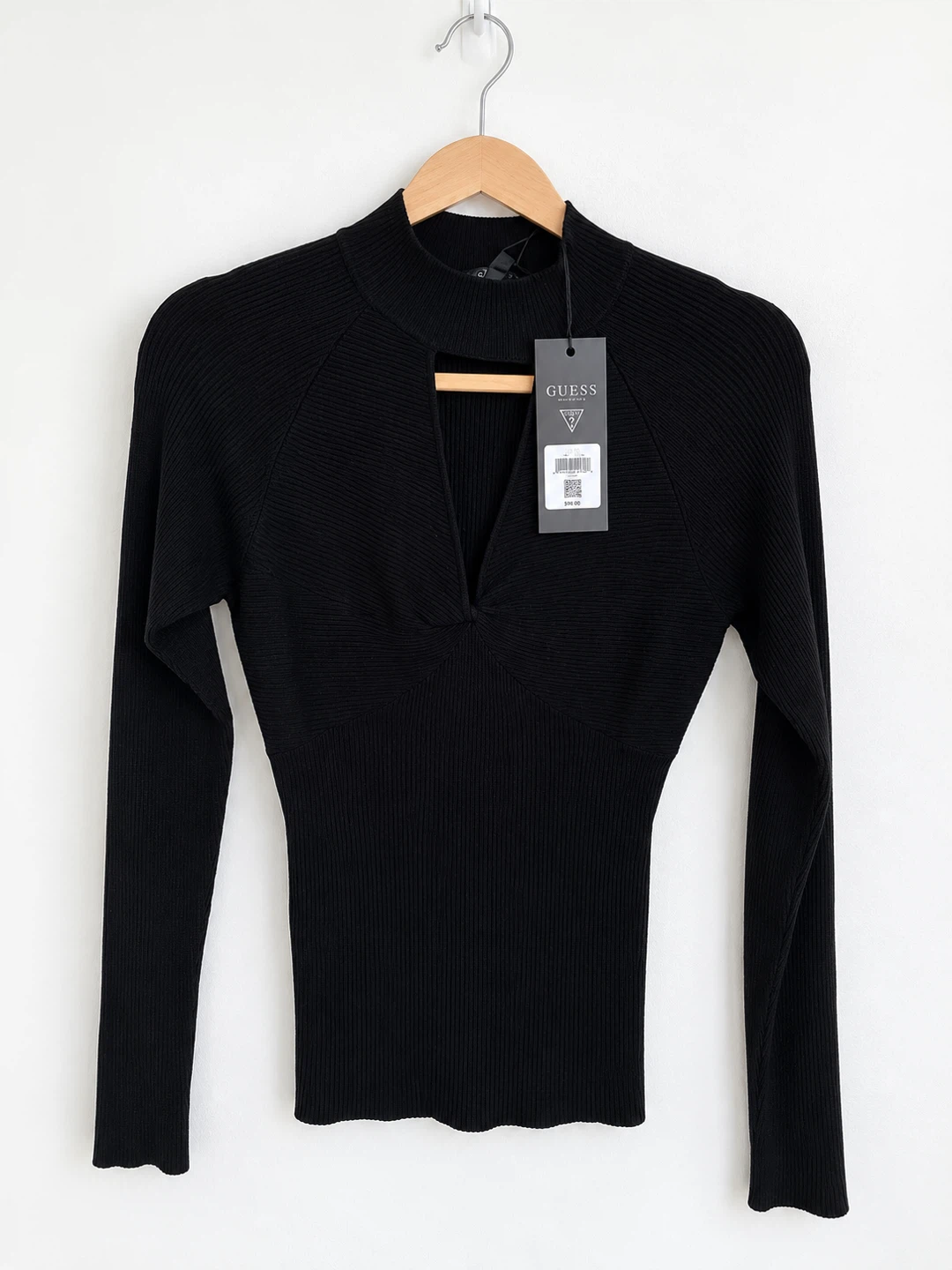 NEW Guess Sweater - Size M (over 50% off)