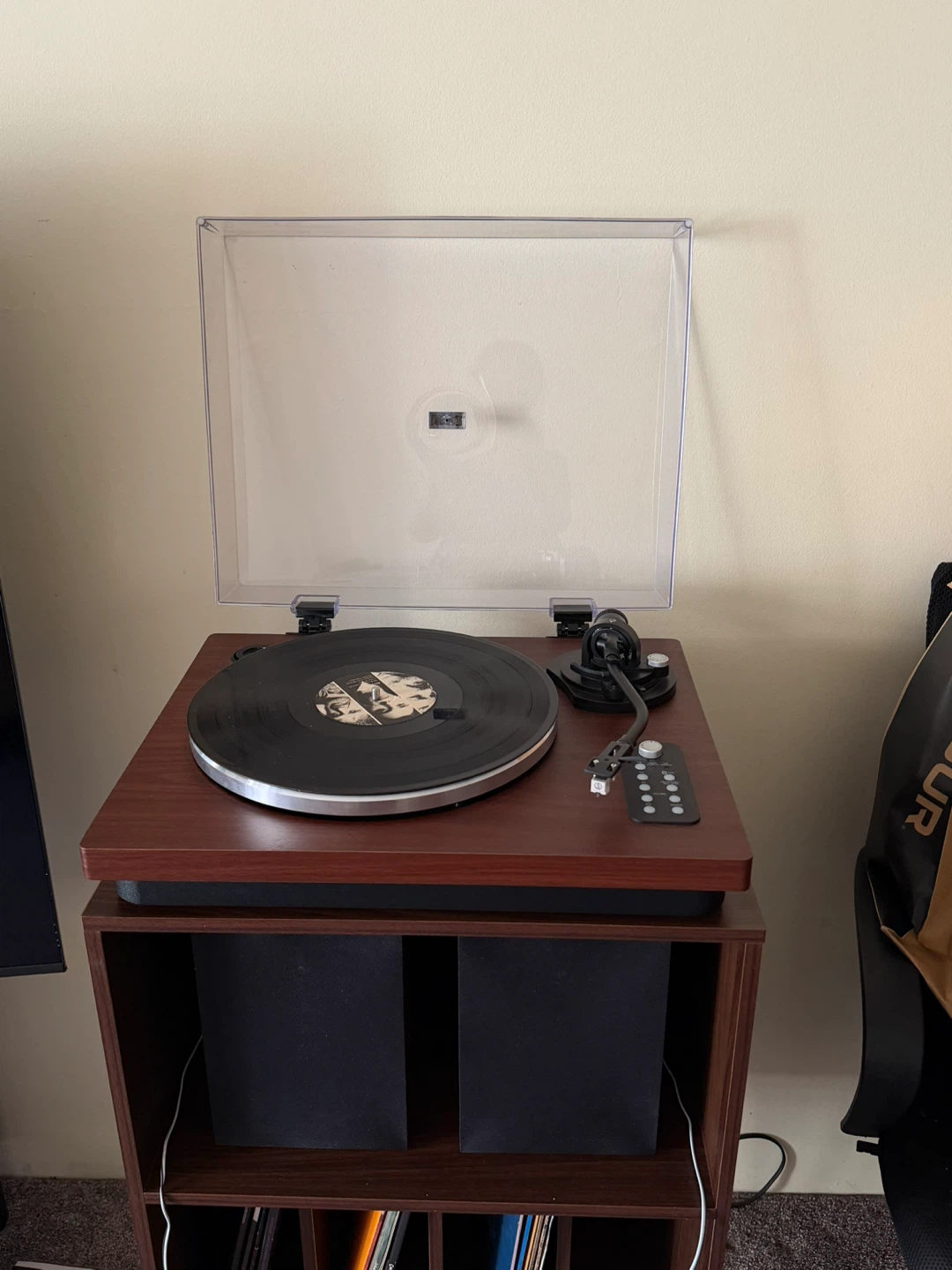 Turntable/ gramophone with speakers
