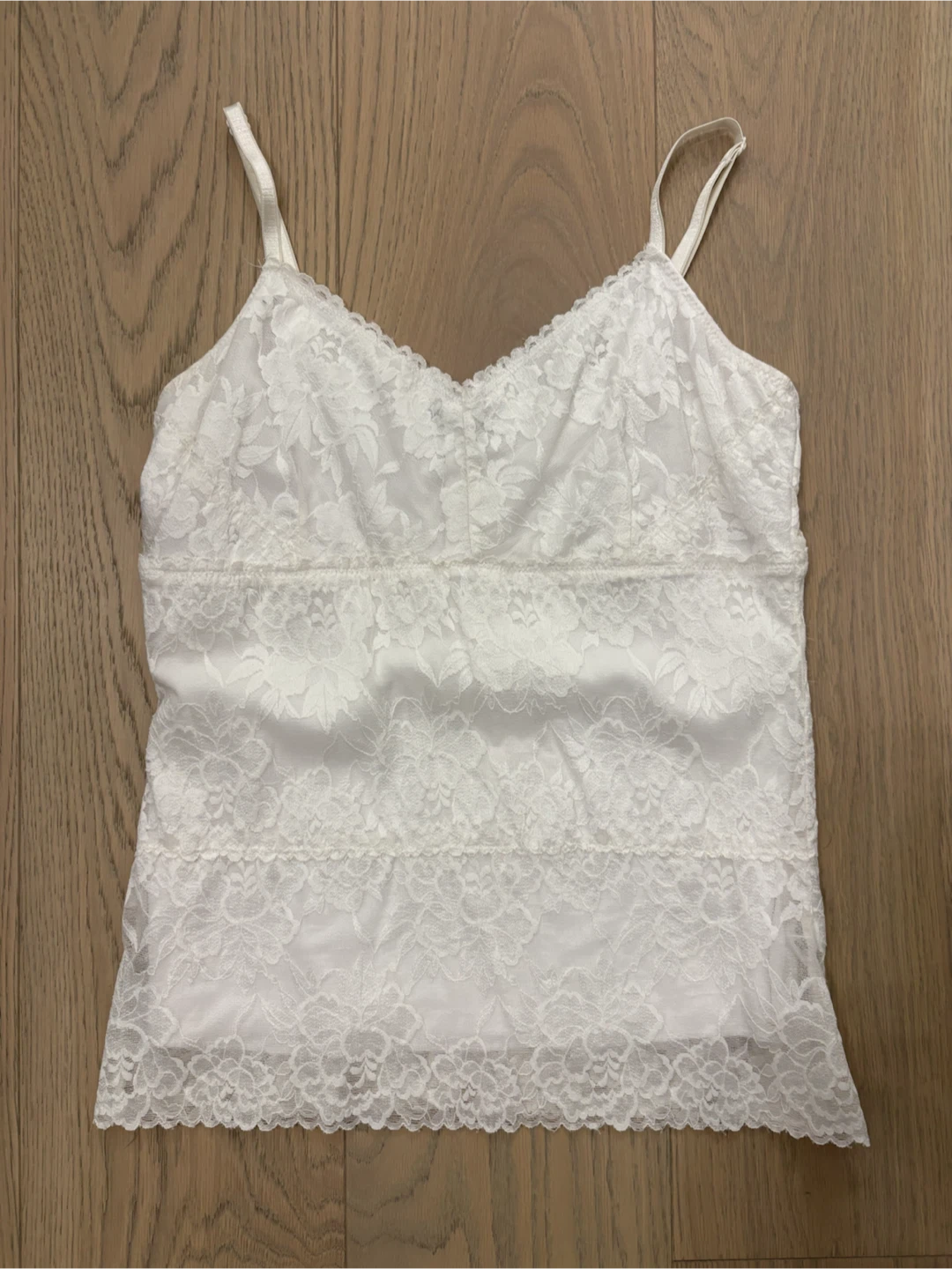 Le Chateau white lace camisole - women’s medium