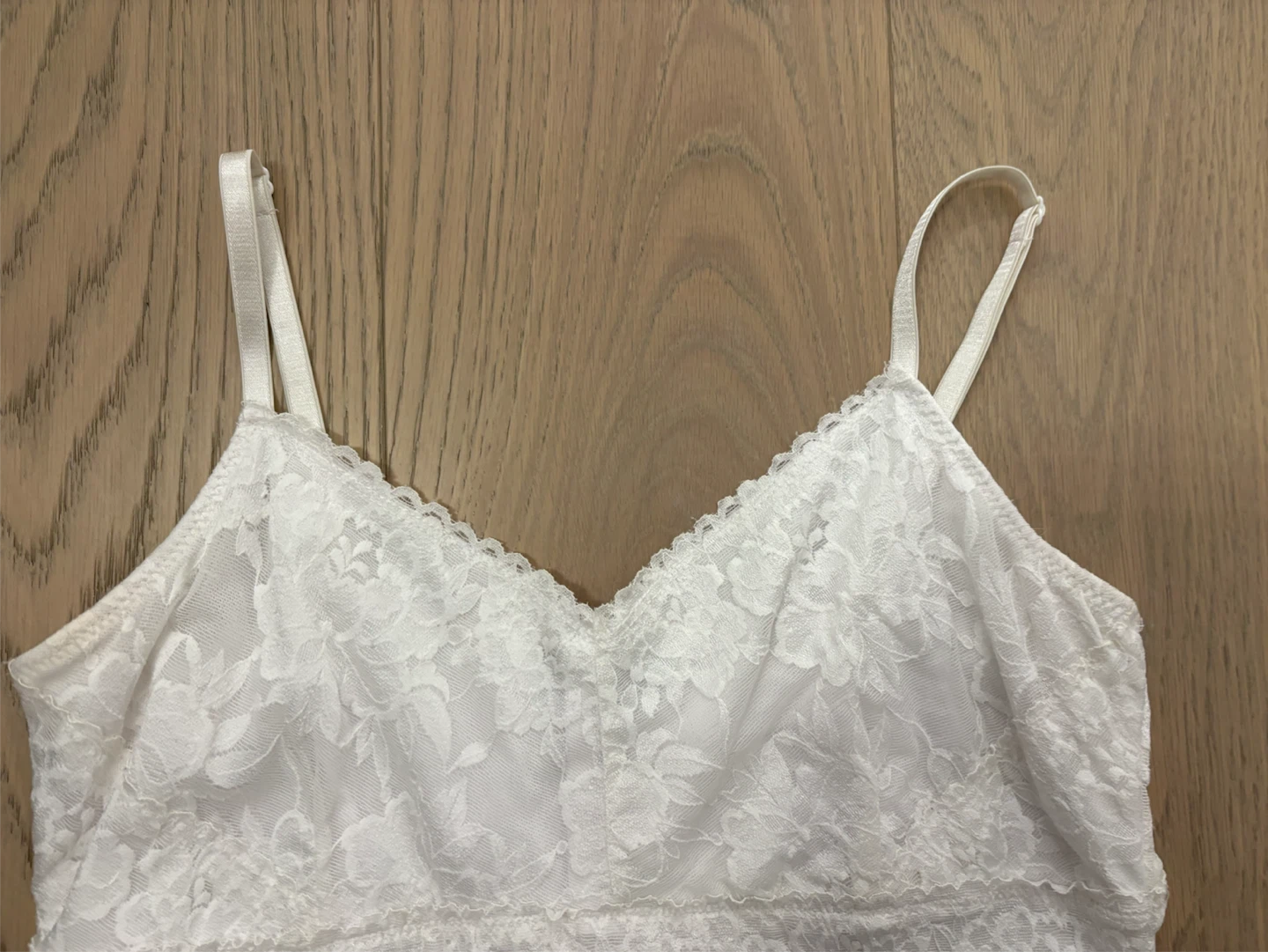 Le Chateau white lace camisole - women’s medium - photo 4