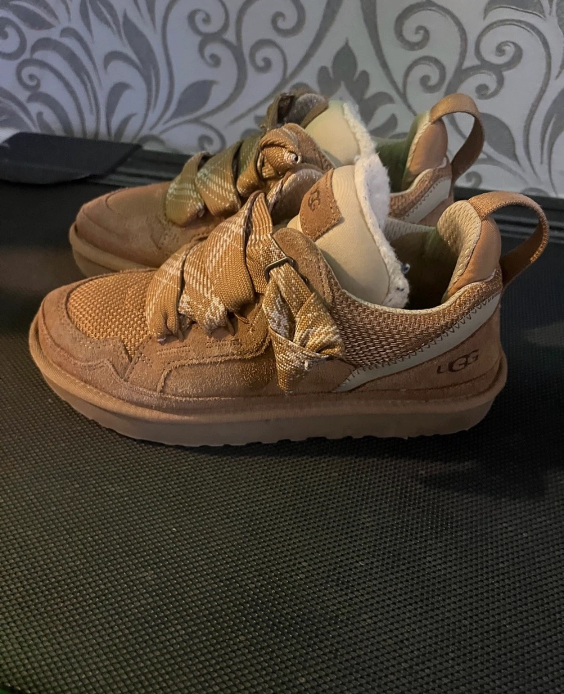 UGG Lowmel Tan Sneakers - photo 2