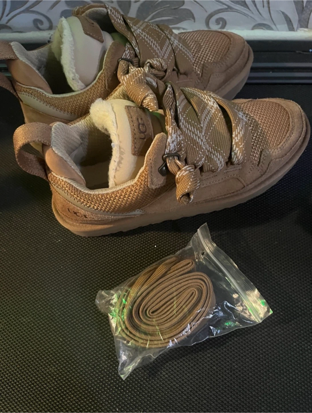 UGG Lowmel Tan Sneakers - photo 3