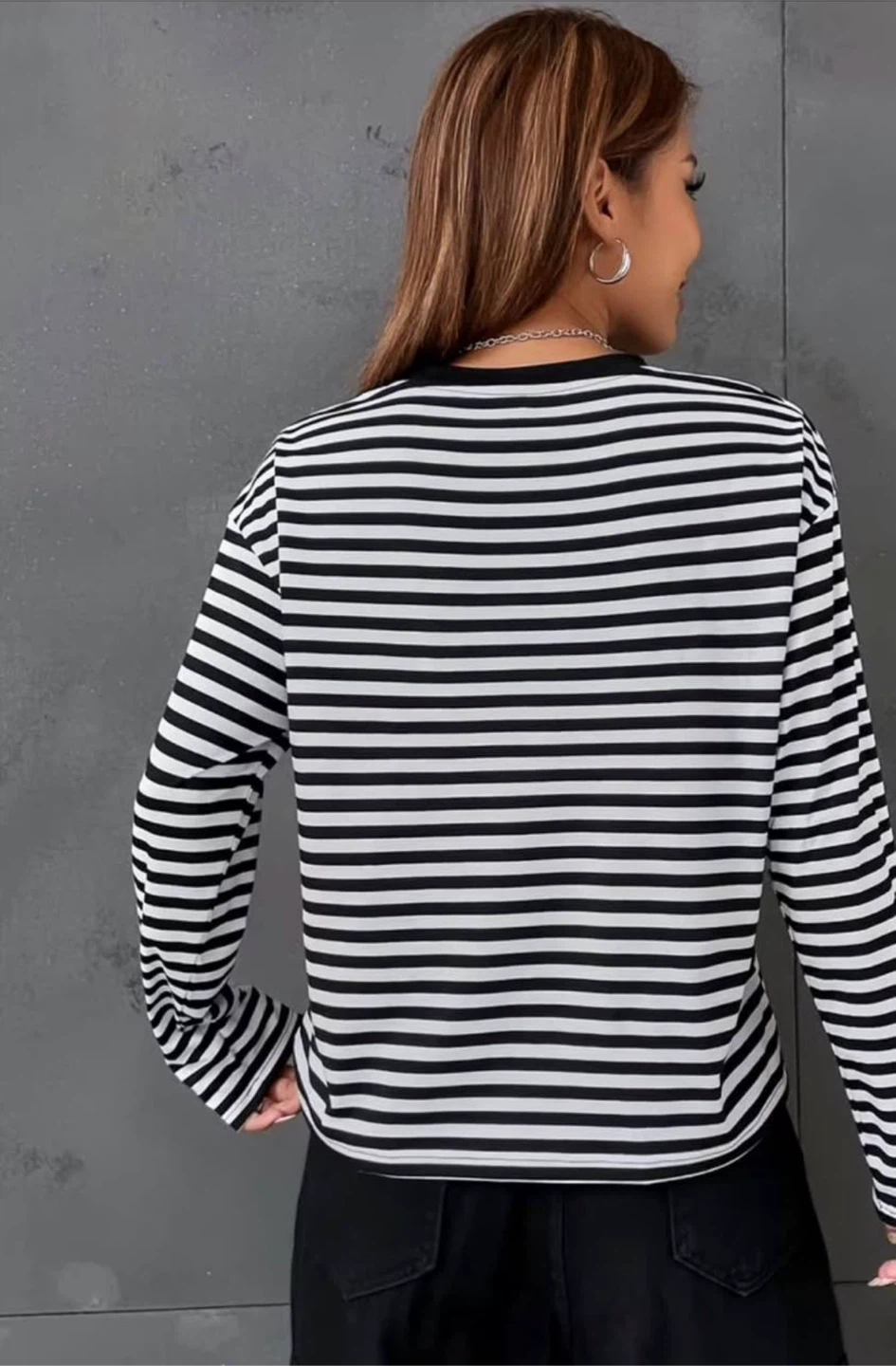 🏈 Brand New Black and white striped long sleeve Size M - photo 2