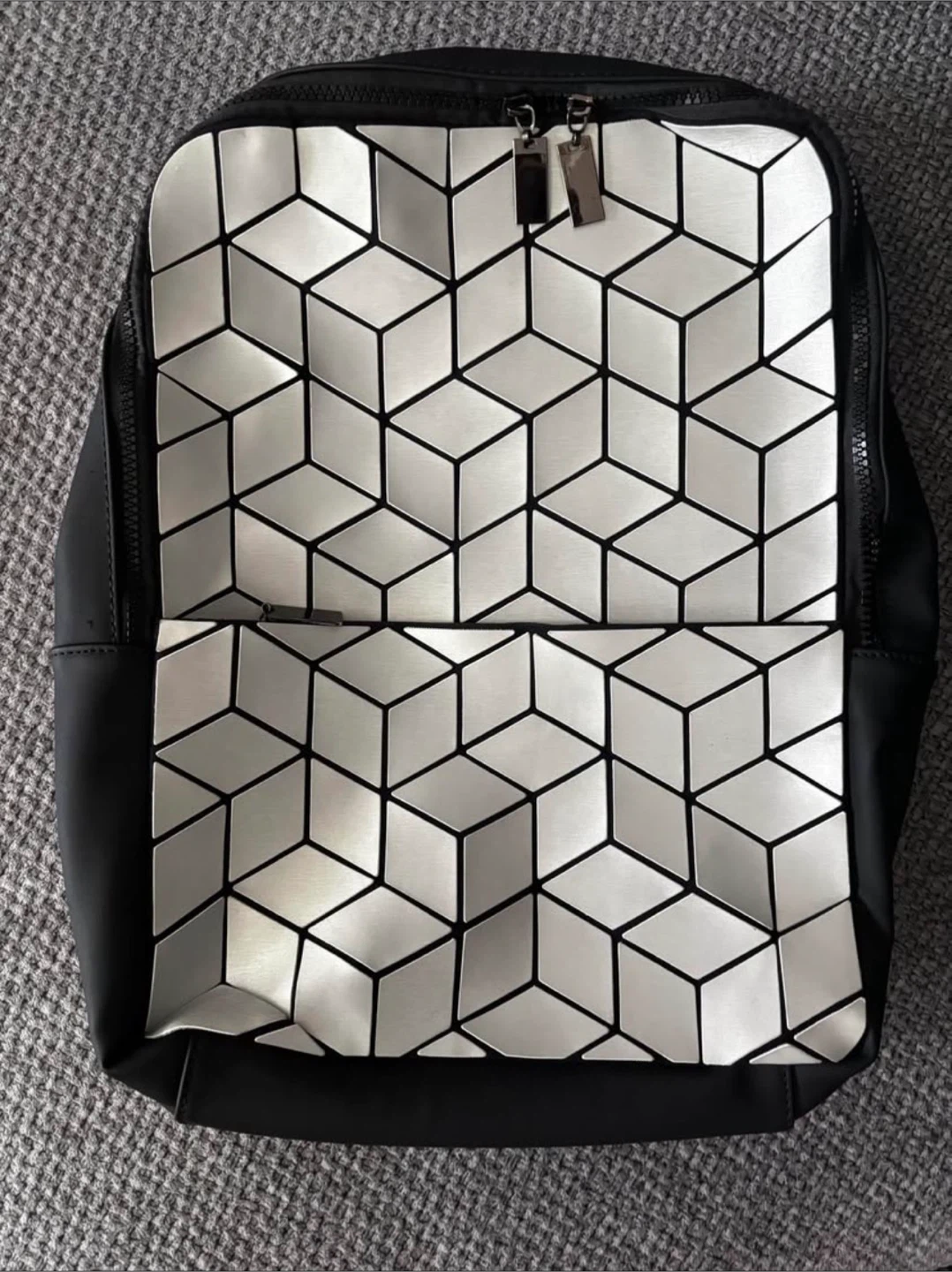🏈 Geometric 3D Cube Holographic Backpack – Statement Daypack