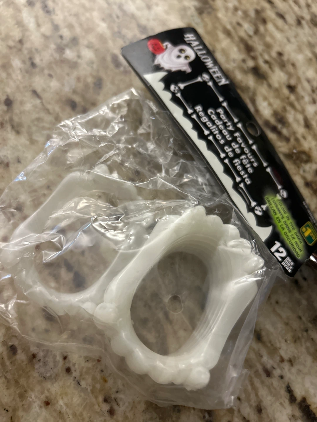 FREE-Set of 3 Marble-Effect Ceramic Planters + vampire teeth - photo 2
