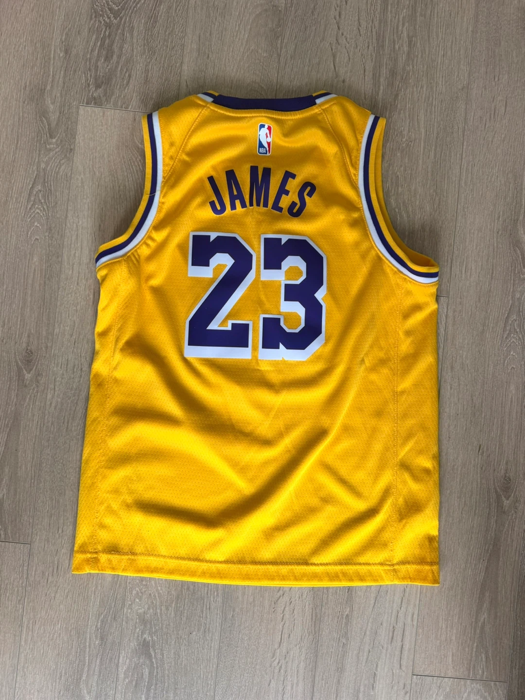 Nike Los Angeles Lakers LeBron James Jersey