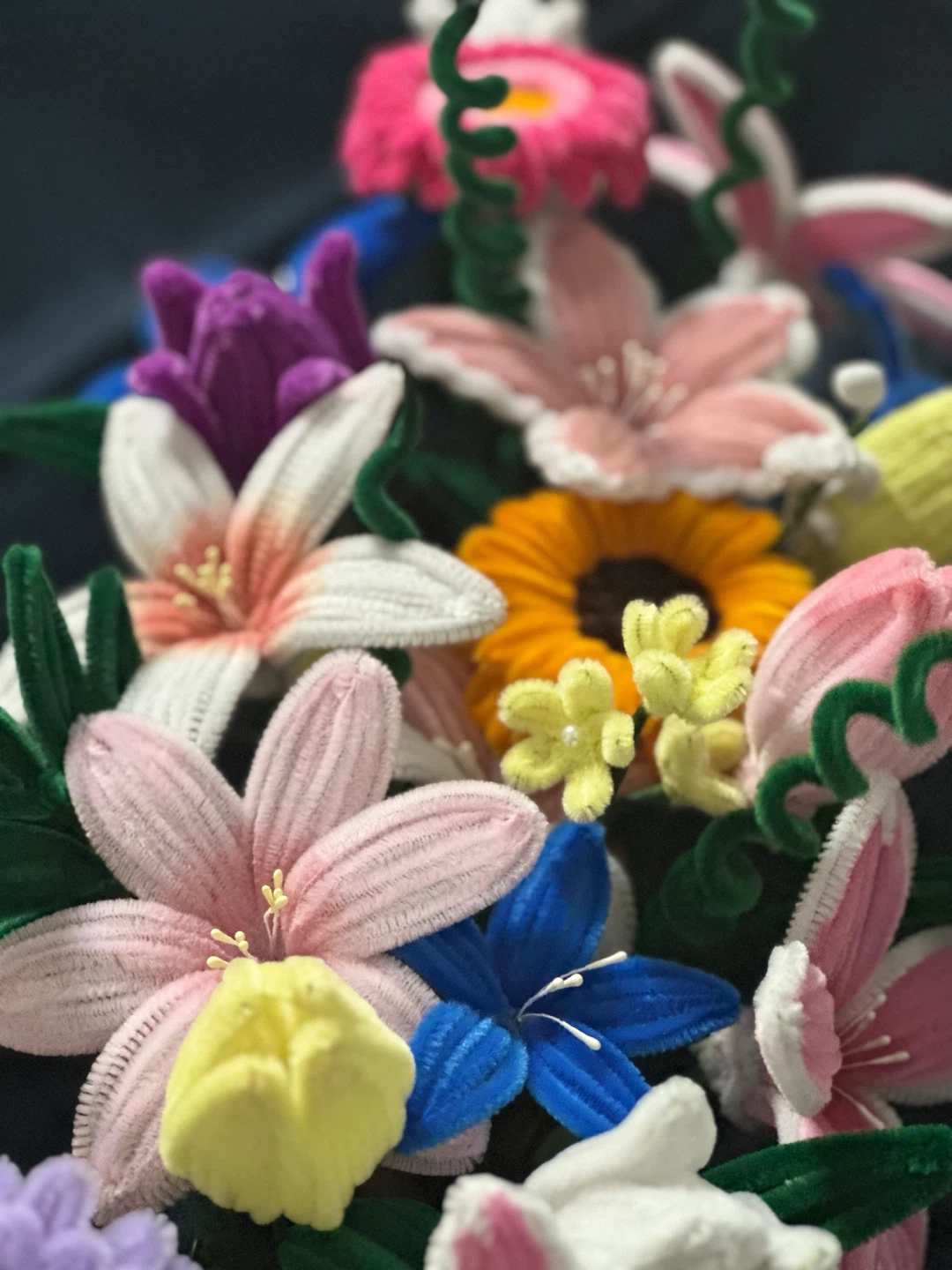 Handmade Pipe Cleaner Flower in a Vase - photo 2