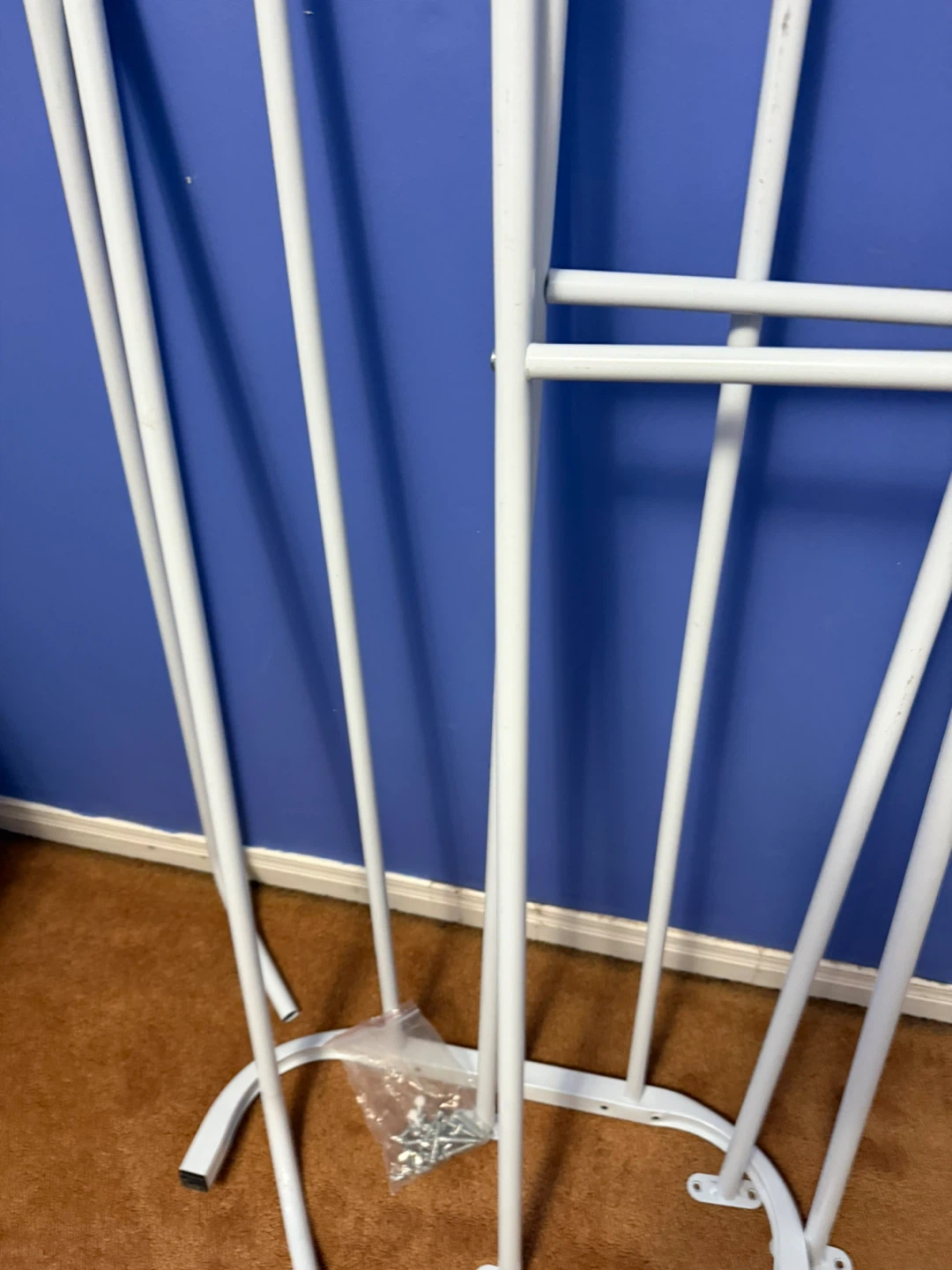 White Metal Standing Clothes Rack 🏈 - photo 3