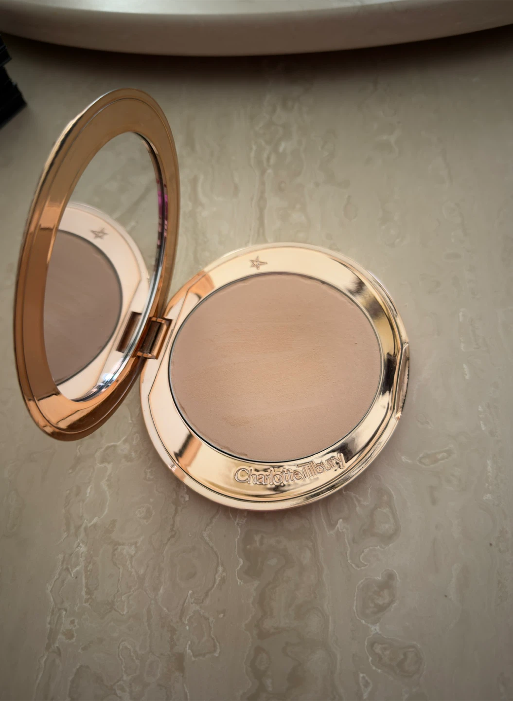 Charlotte Tilbury Airbrush Flawless Bronzer