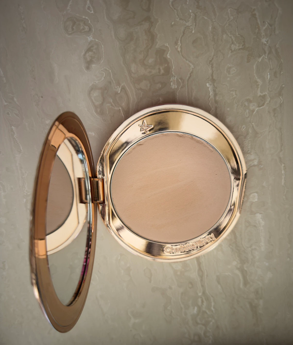 Charlotte Tilbury Airbrush Flawless Bronzer - photo 2