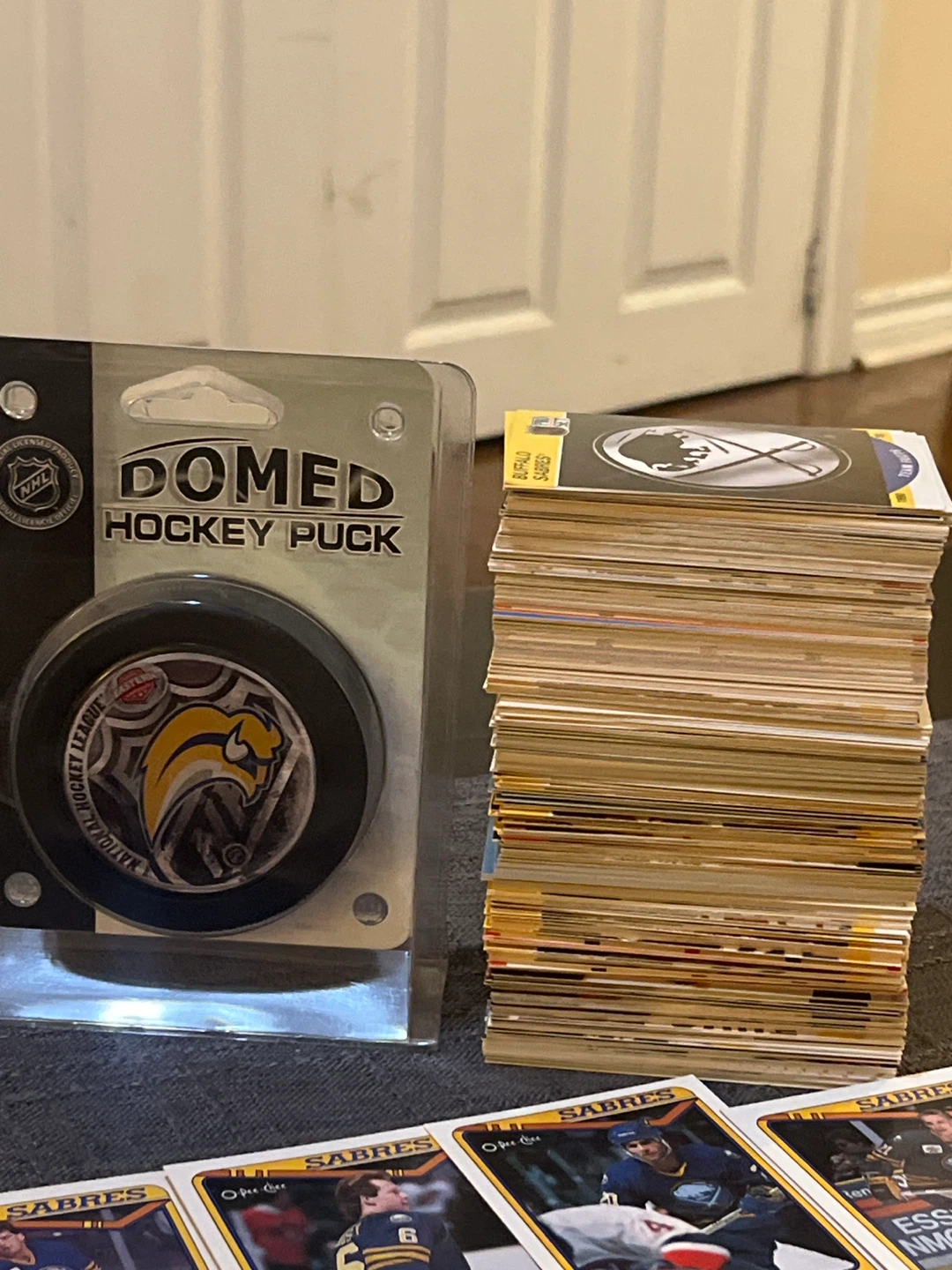 Buffalo Sabres Domed Puck (Sealed/New) + Stack of Cards - photo 2