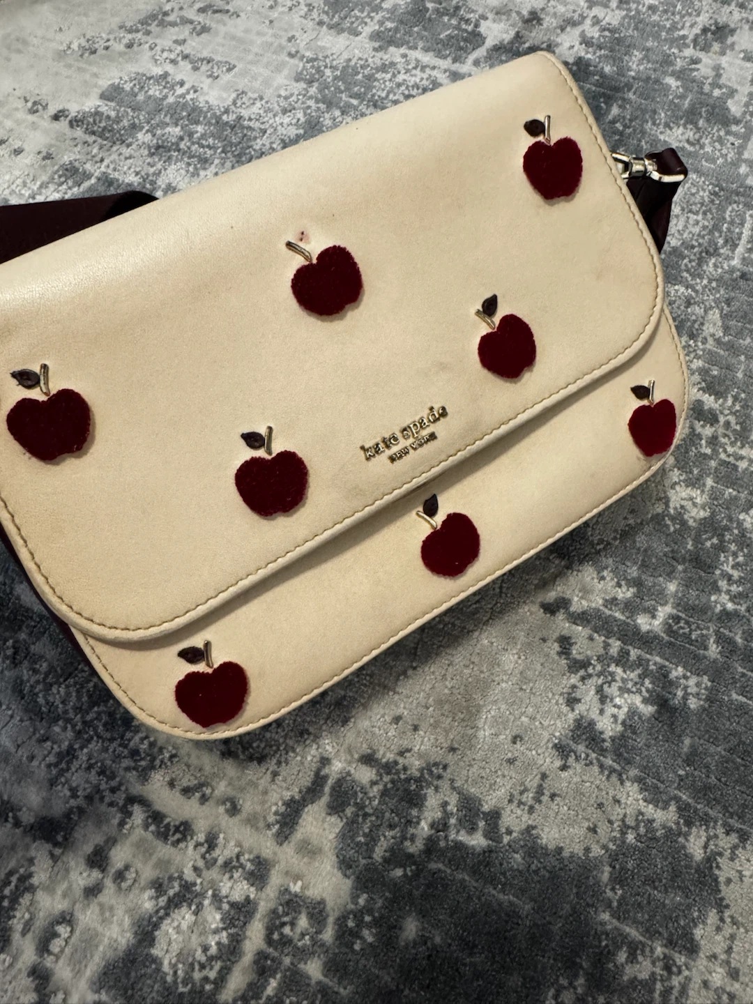 Kate Spade New York apple crossbody bag