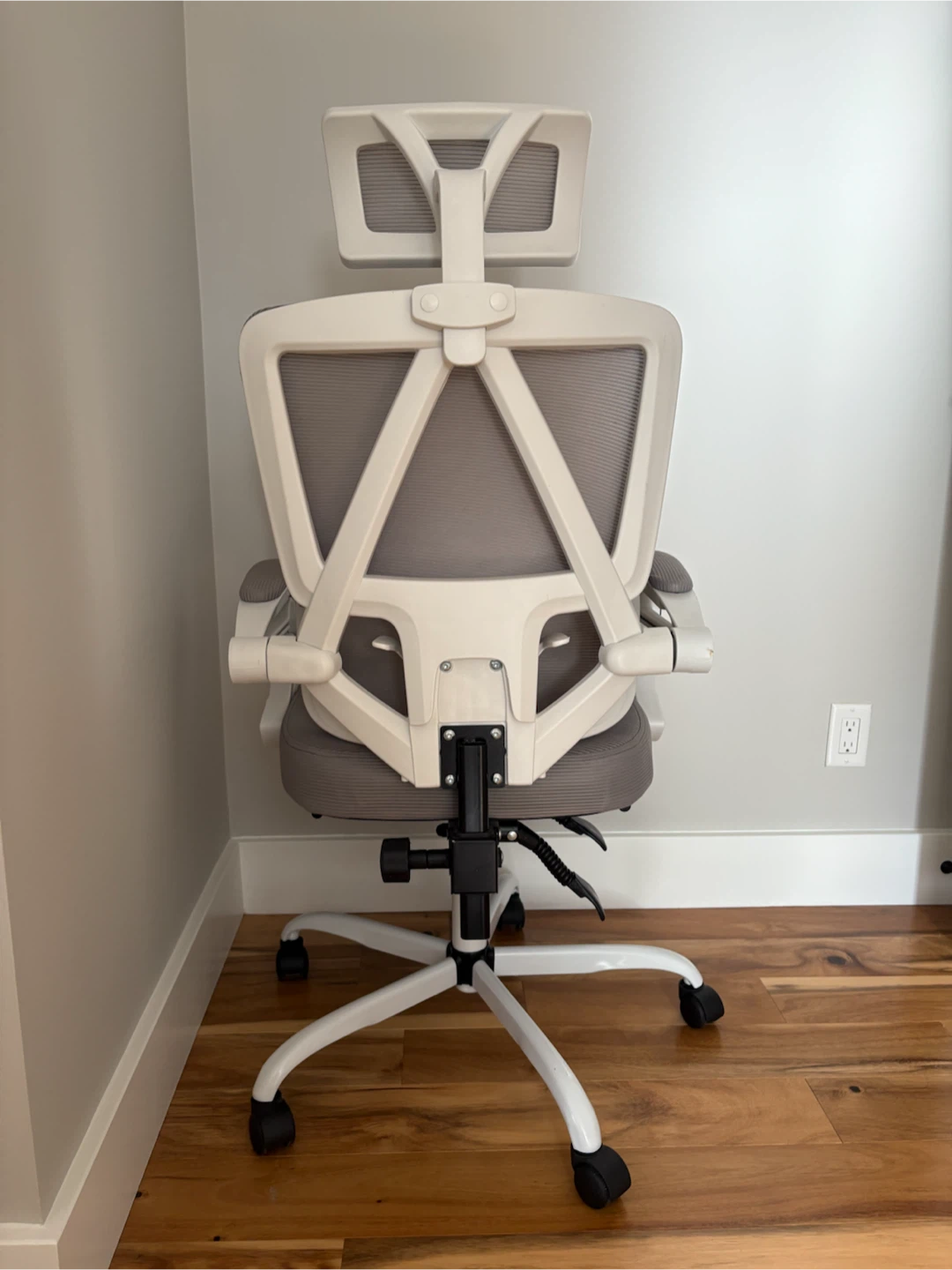 Ergonomic Mesh Office Chair - photo 2