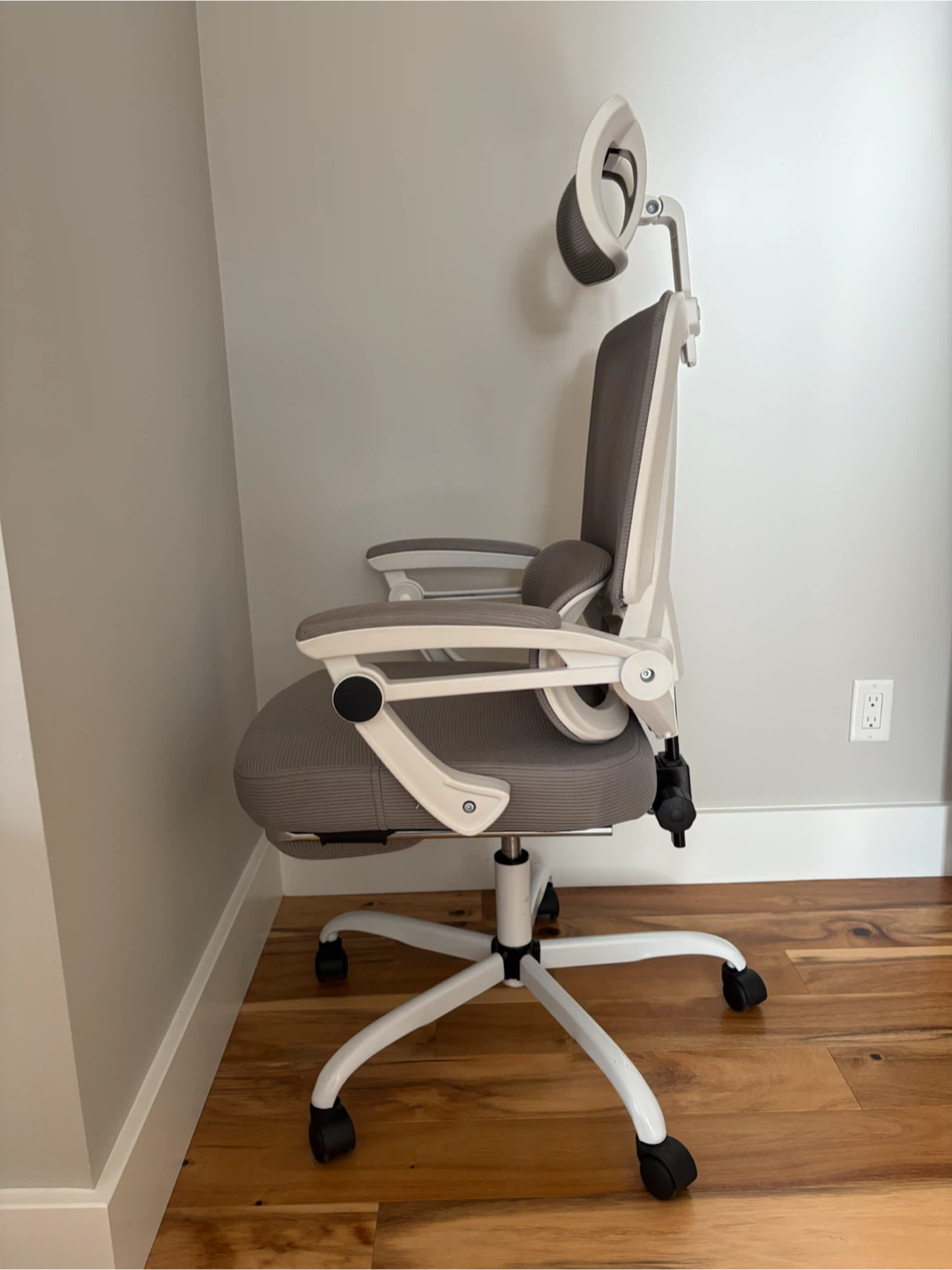 Ergonomic Mesh Office Chair - photo 3