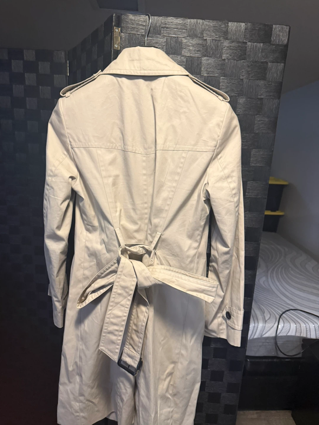 Banana Republic Trench Coat - photo 3