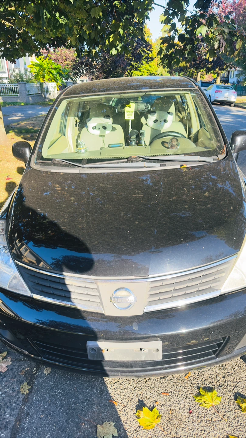 2009 Nissan Versa SL Hatchback - photo 2