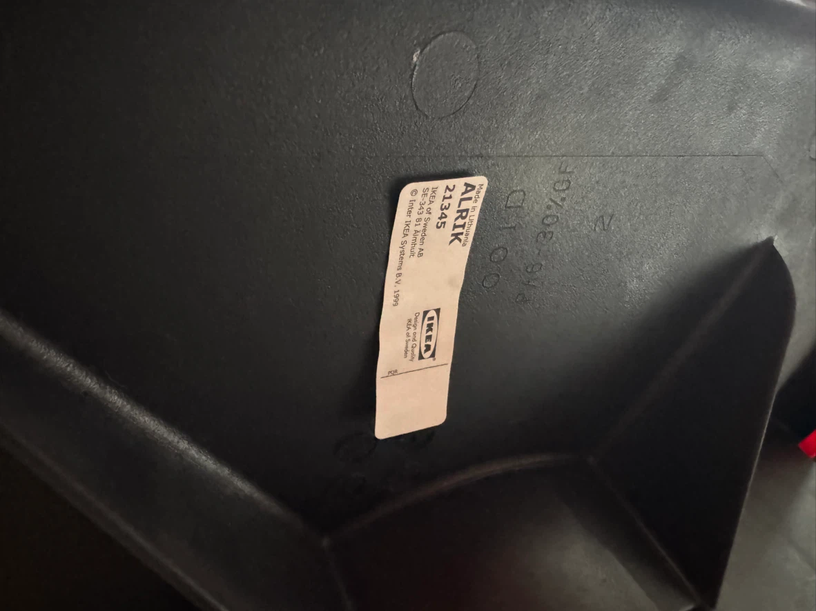 IKEA Alrik Swivel Chair & MICKE Desk Set - photo 2