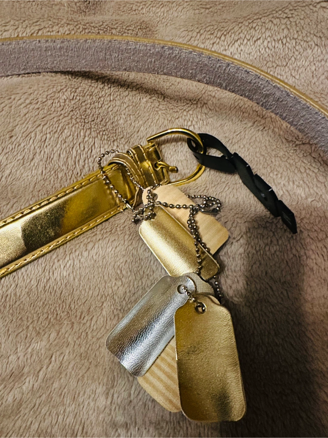 Gold Metallic Belt Size M. - photo 5