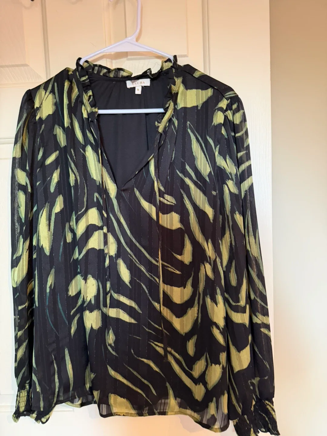 Laura Black and Green Patterned Blouse - photo 2