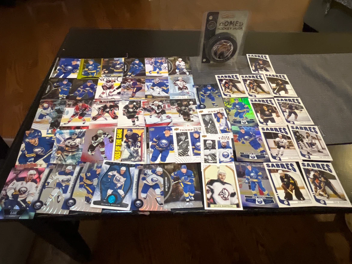 Buffalo Sabres Hockey Cards Lot + Sealed WinCraft Domed Puck - photo 2