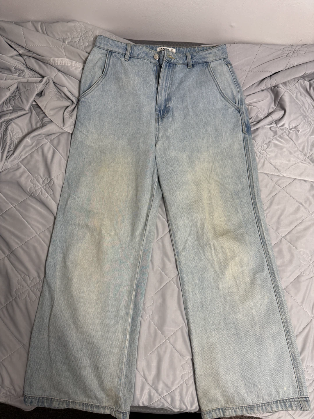 Light wash wide-leg denim jeans