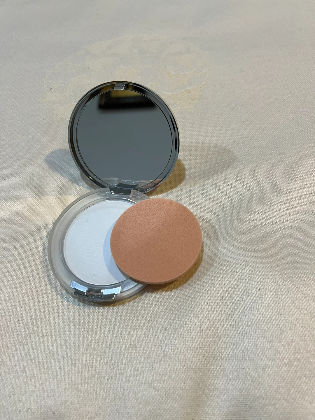 🏈 Clinique Stay-Matte Universal Blotting Powder