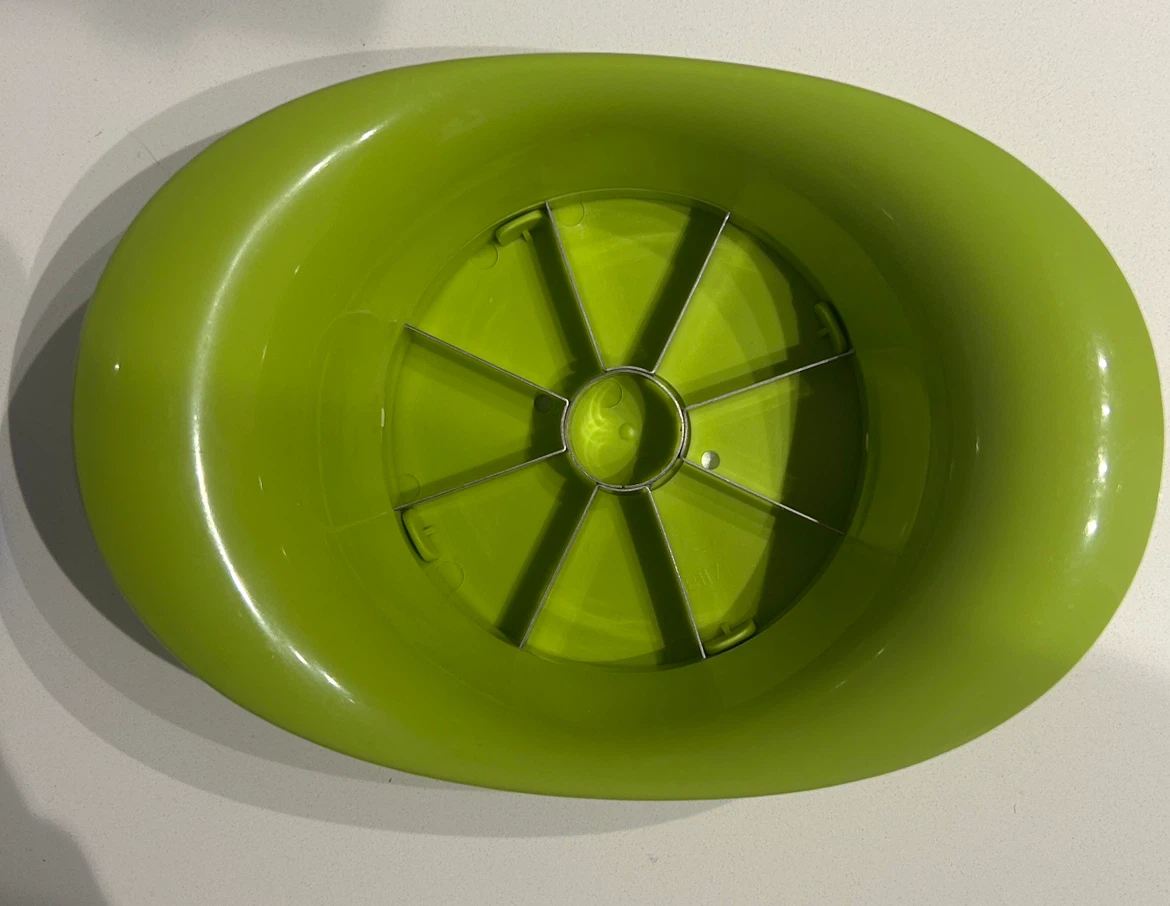 Apple Slicer with Safety Lid