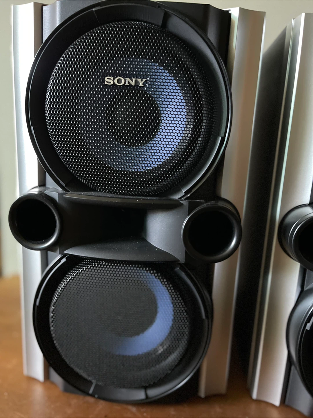 Pair of Sony bookshelf speakers - photo 3