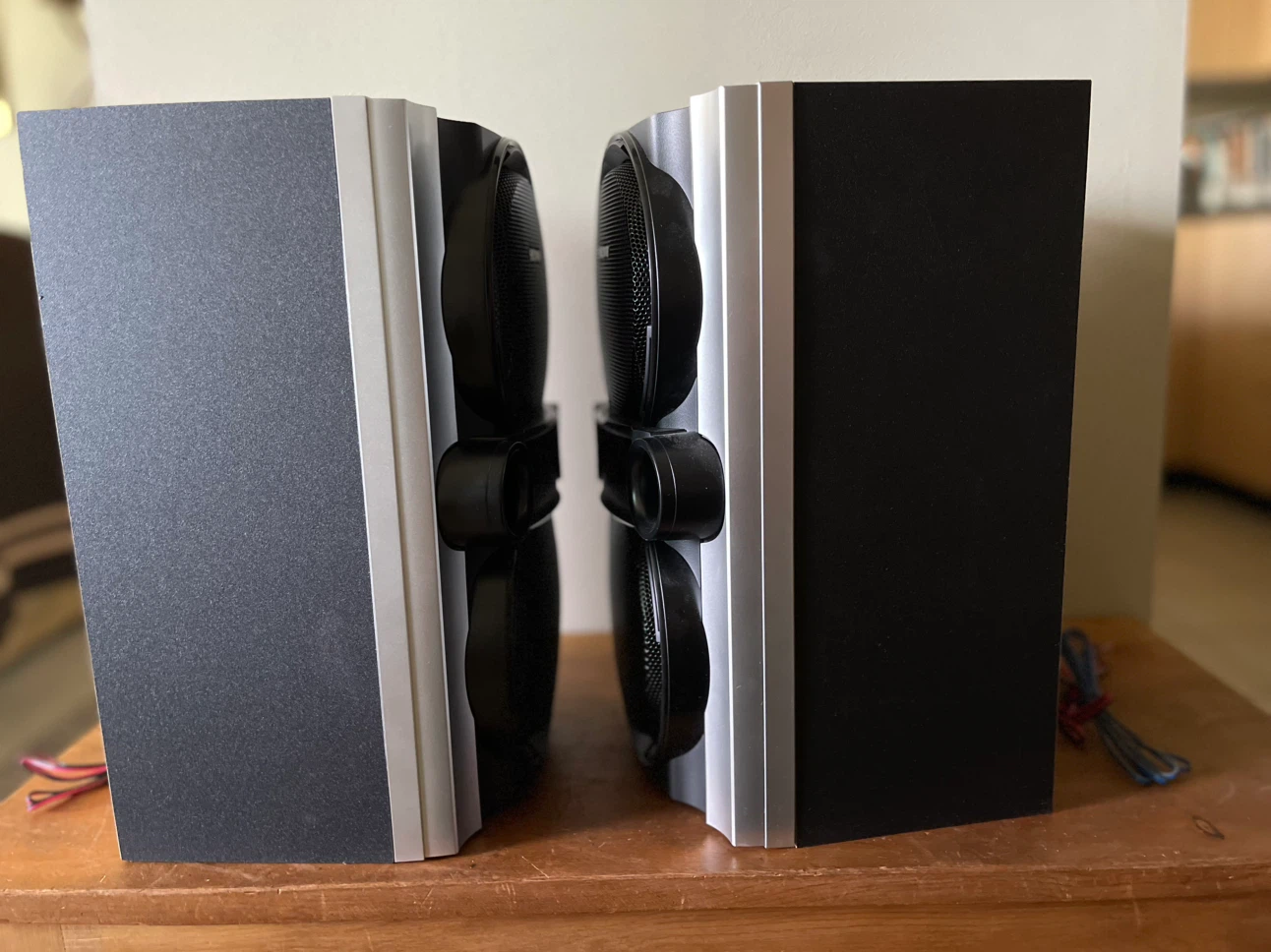 Pair of Sony bookshelf speakers - photo 4