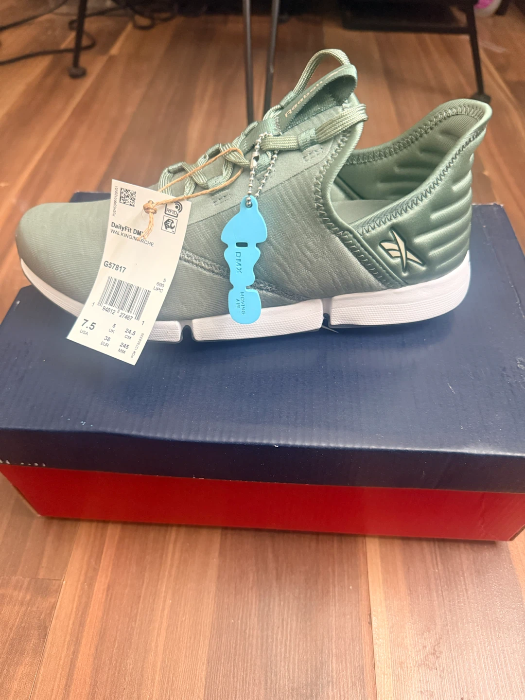 New Reebok woman’s  Sneakers 🏈