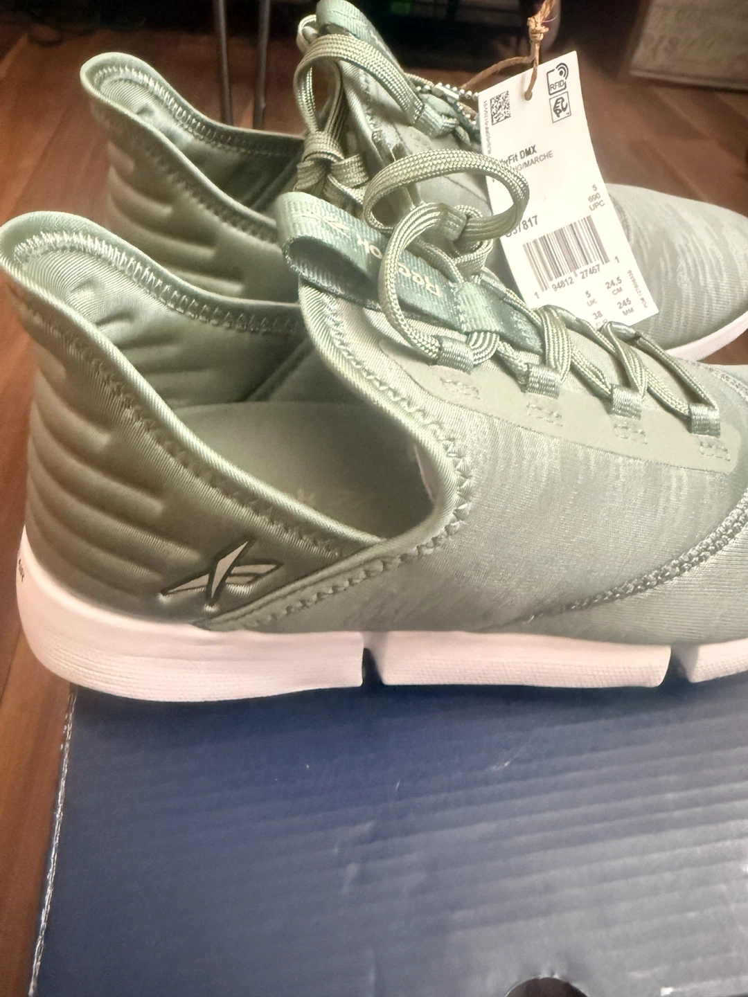 New Reebok woman’s  Sneakers 🏈 - photo 3