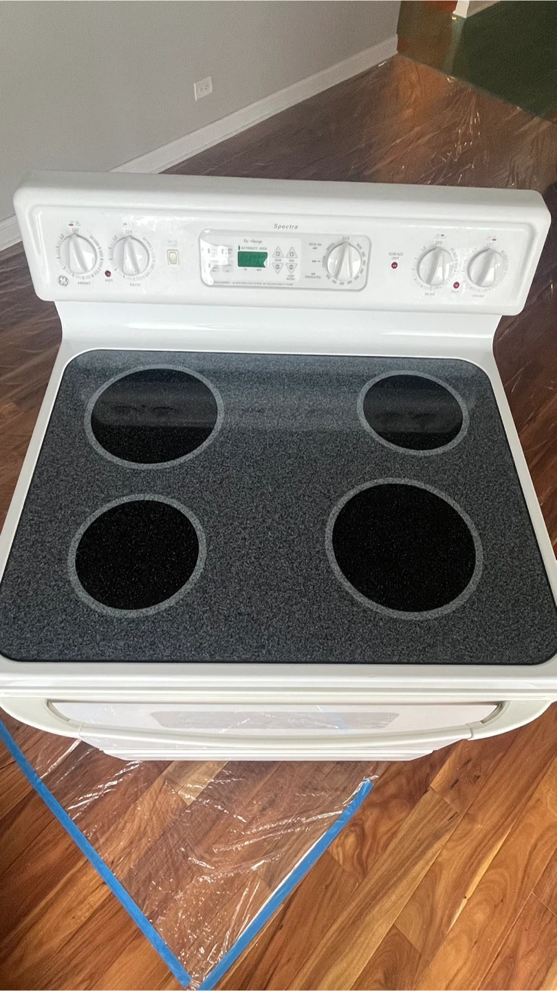 LG Refrigerator, GE Spectra Electric Range/Stove and Microwave - photo 5