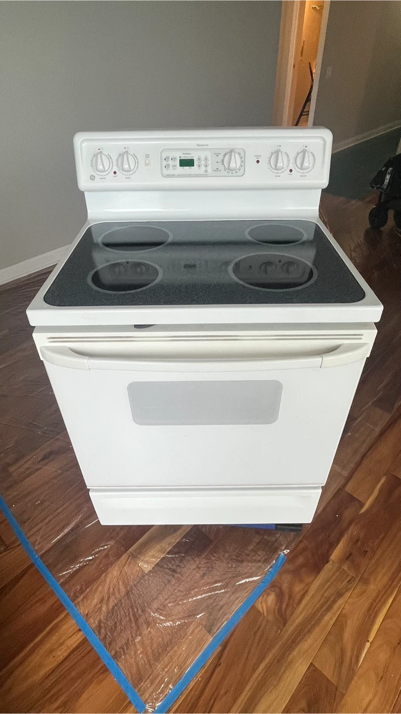 LG Refrigerator, GE Spectra Electric Range/Stove and Microwave - photo 4