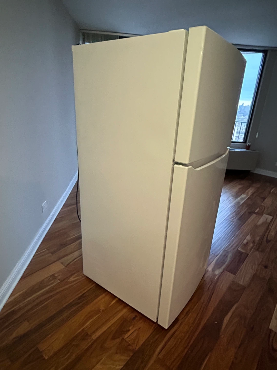 LG Refrigerator, GE Spectra Electric Range/Stove and Microwave - photo 2