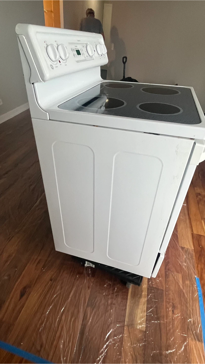 GE Spectra Electric Range/Stove and Microwave - photo 4