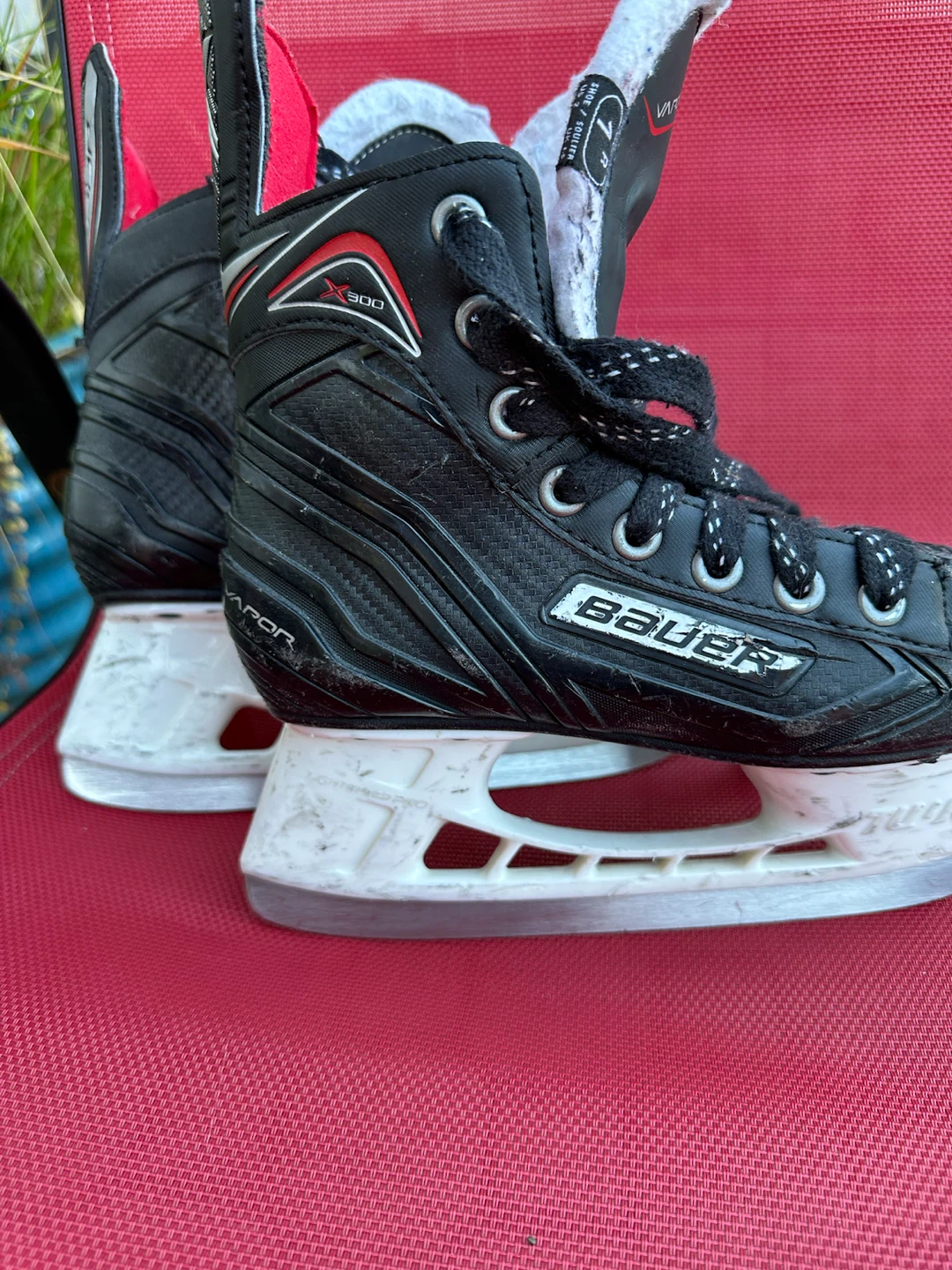 Bauer Vapor X300 Hockey Skates Size 2R