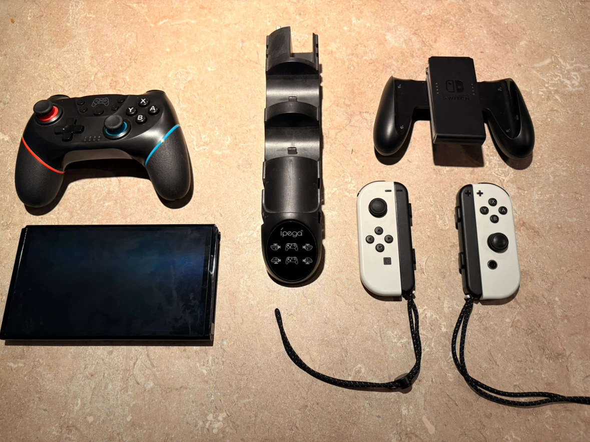 Nintendo Switch OLED - photo 2