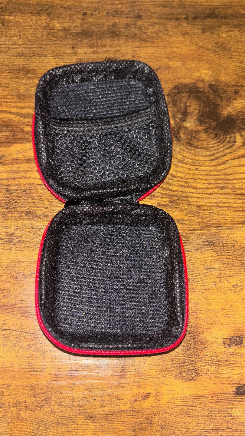 🏈 Carbon Fiber Texture Small Carrying Case - photo 2