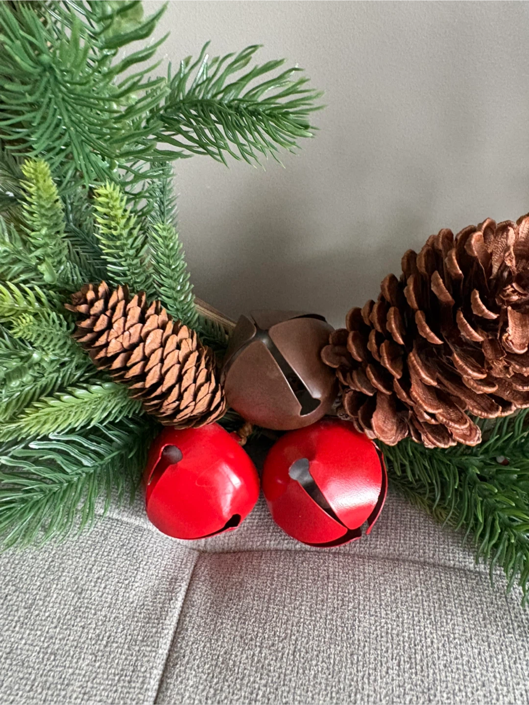 🏈 Rustic Christmas Wreath with Jingle Bells - photo 2