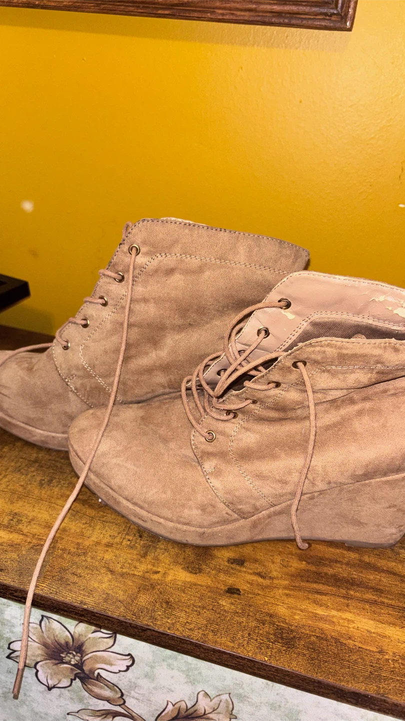 F 🏈 Forever 21 Brown Wedge Booties Size 9