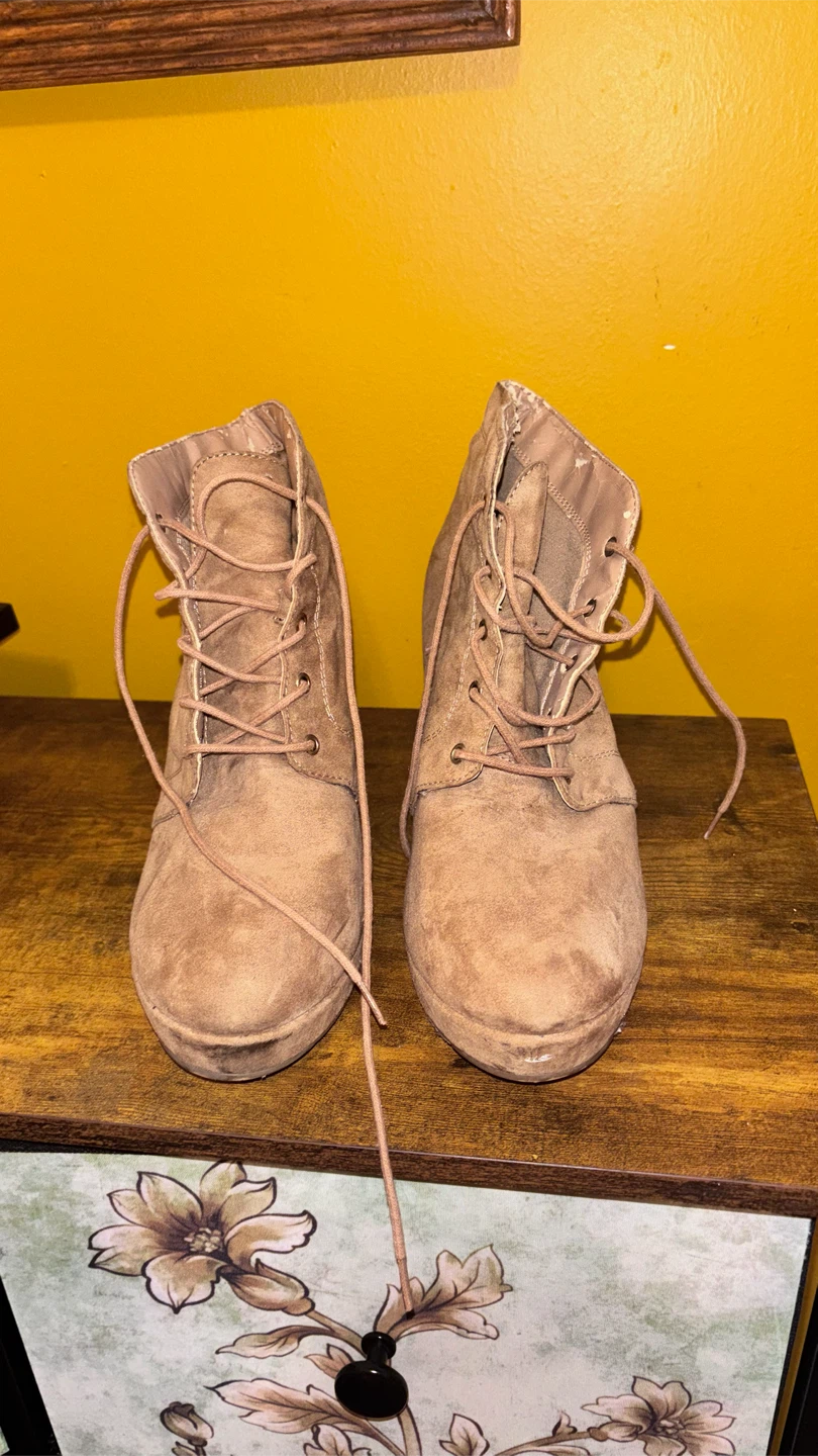 F 🏈 Forever 21 Brown Wedge Booties Size 9 - photo 2