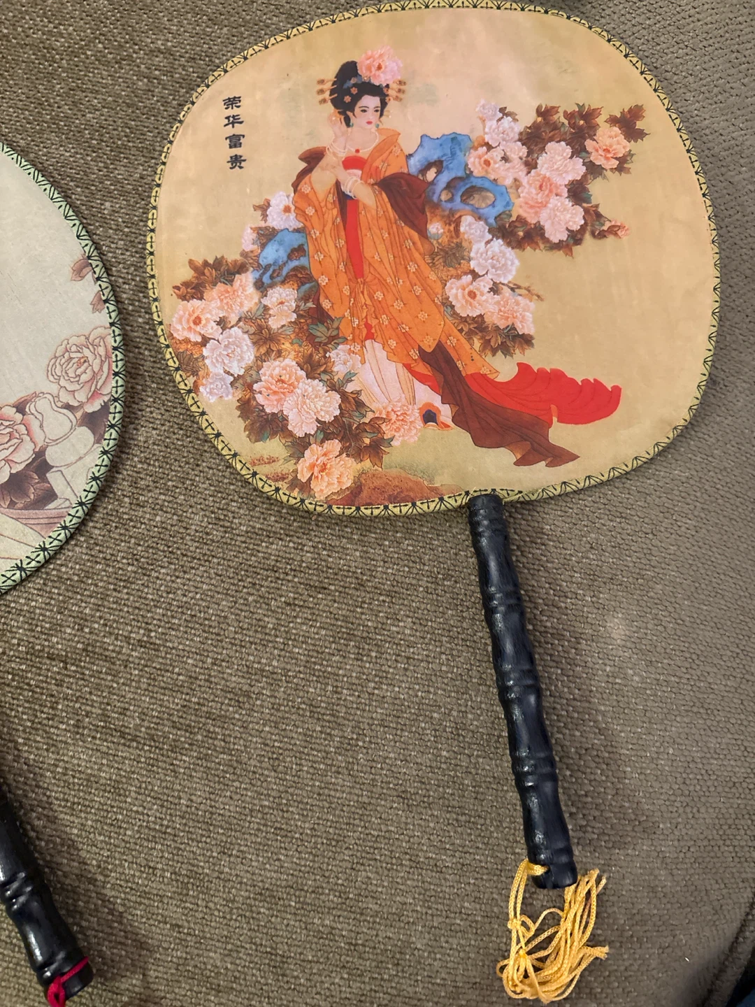 🏈 Set of two vintage decorative hand fans - photo 2