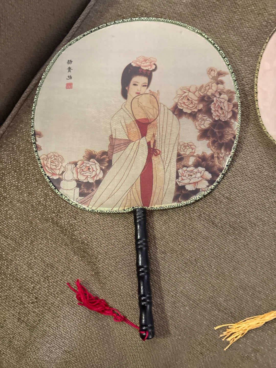 🏈 Set of two vintage decorative hand fans - photo 3