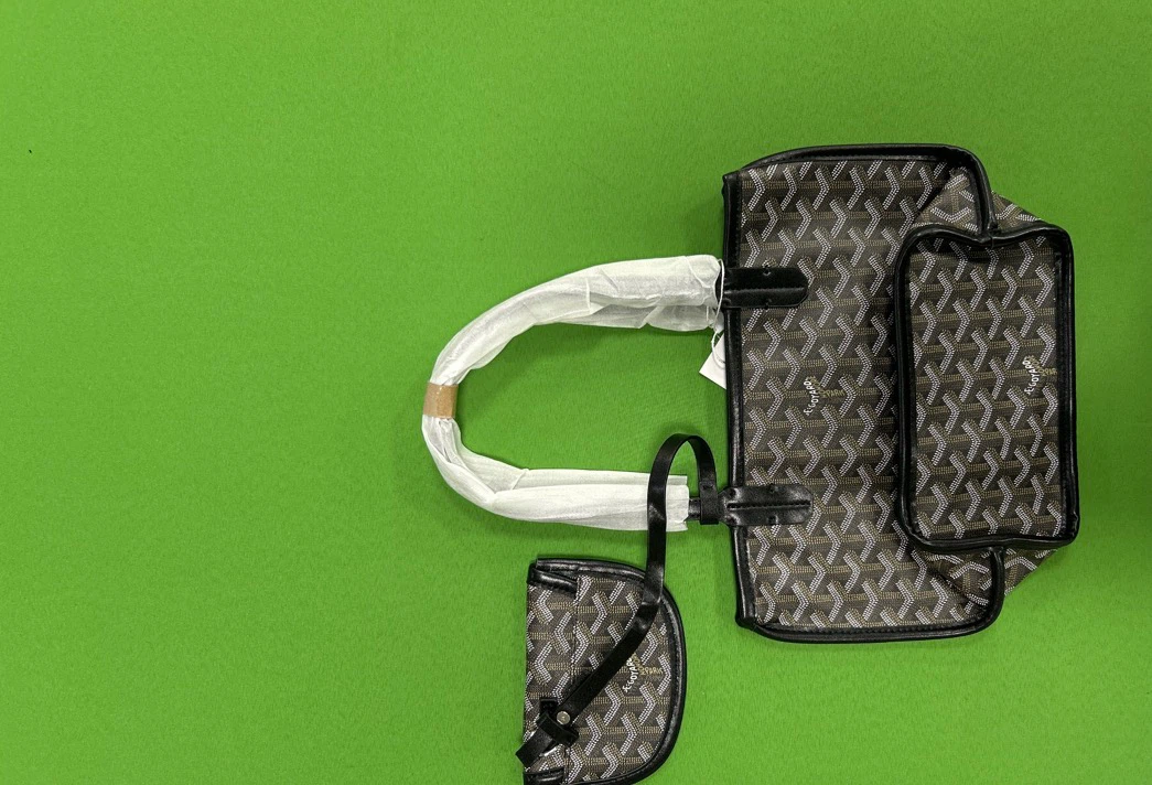 Goyard Tote Bag with Matching Pouch - photo 3