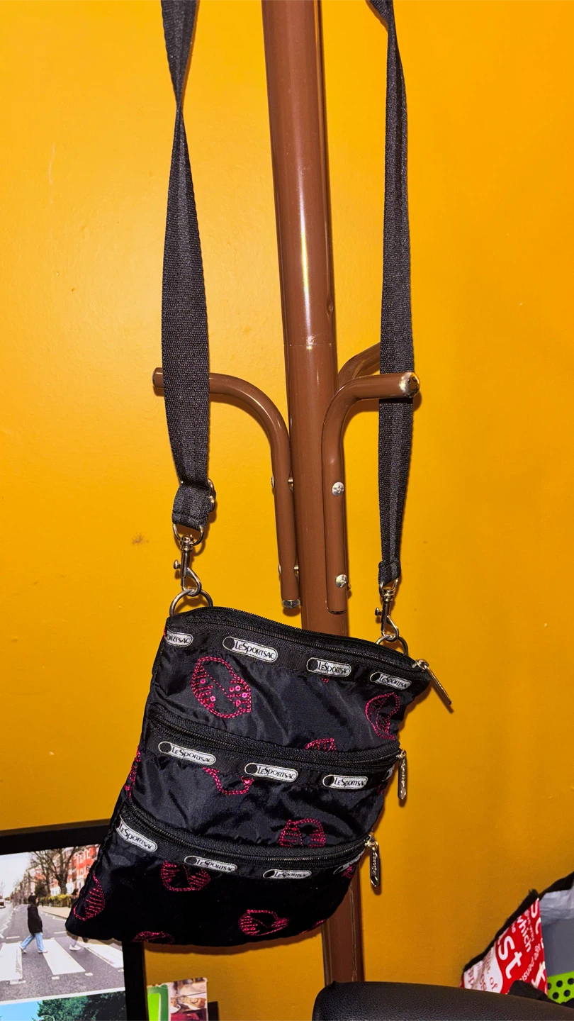 🏈 LeSportsac Black Crossbody Bag